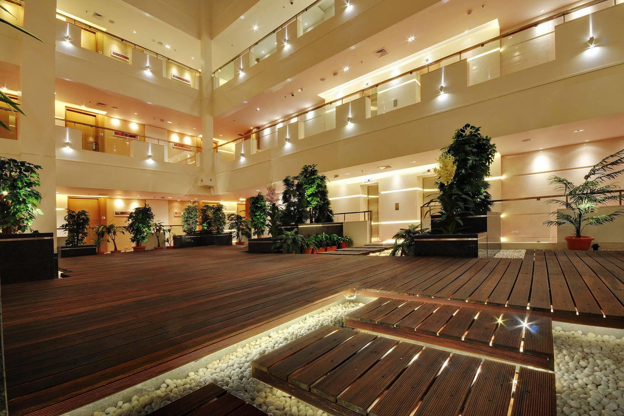 Hotel Platinum Райкот Екстериор снимка