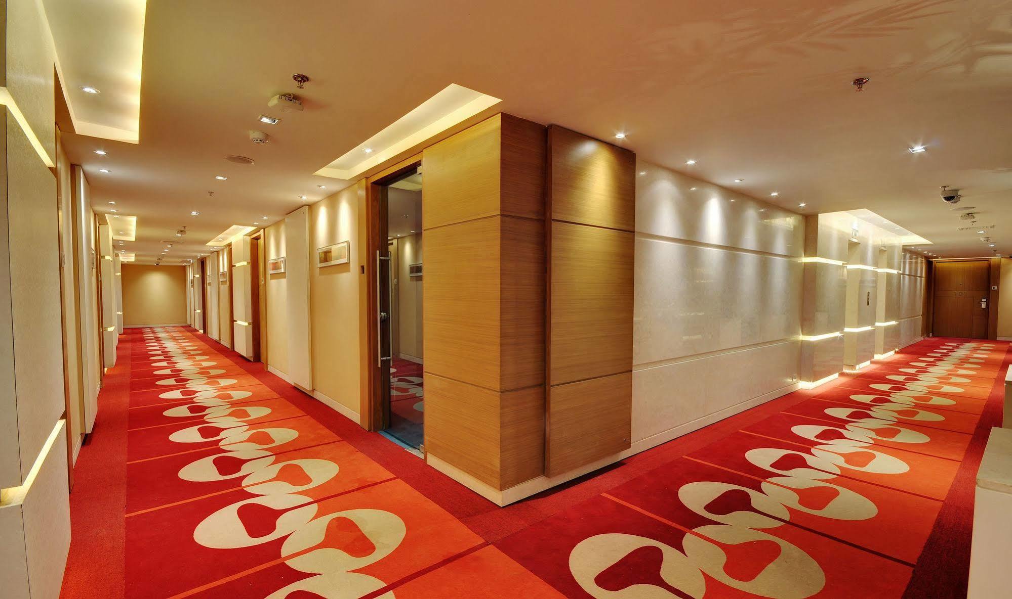 Hotel Platinum Райкот Екстериор снимка