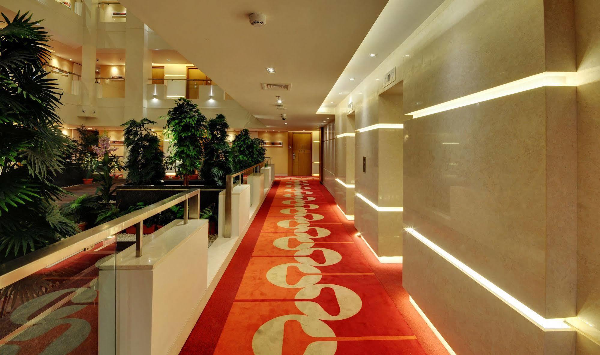 Hotel Platinum Райкот Екстериор снимка