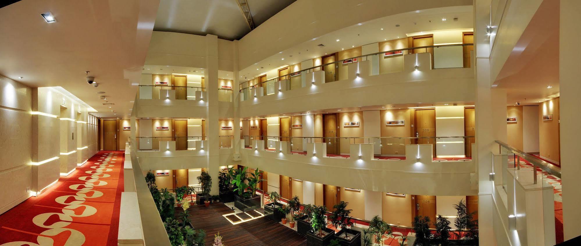 Hotel Platinum Райкот Екстериор снимка
