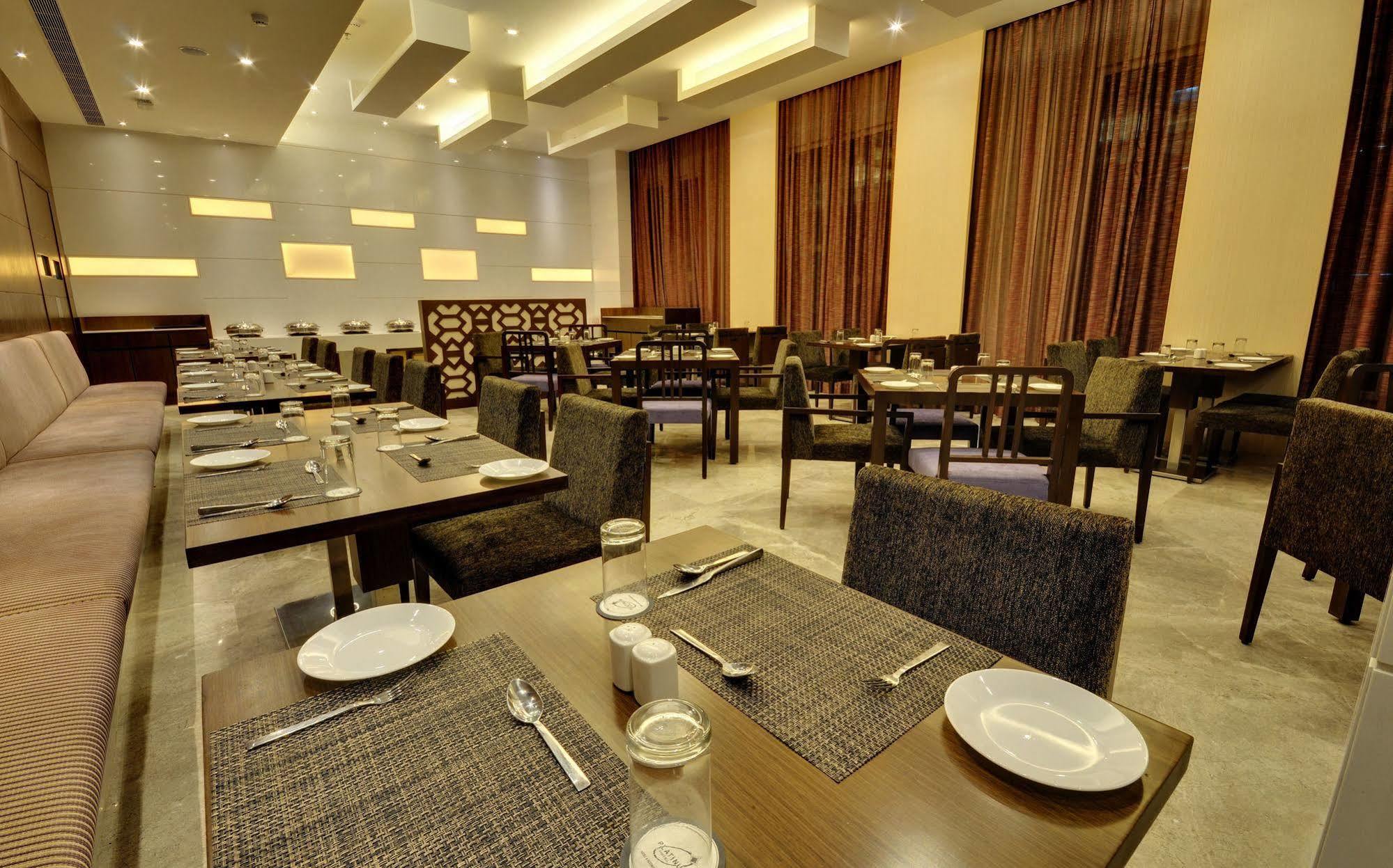 Hotel Platinum Райкот Екстериор снимка