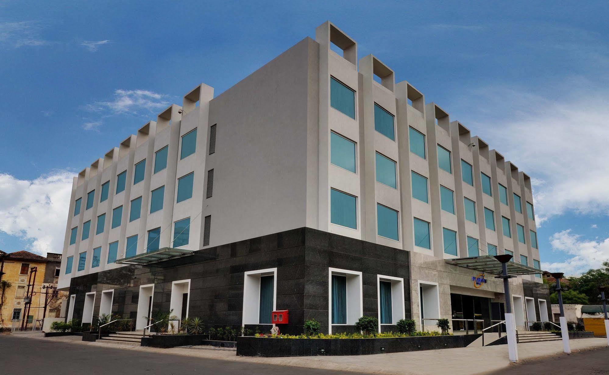 Hotel Platinum Райкот Екстериор снимка