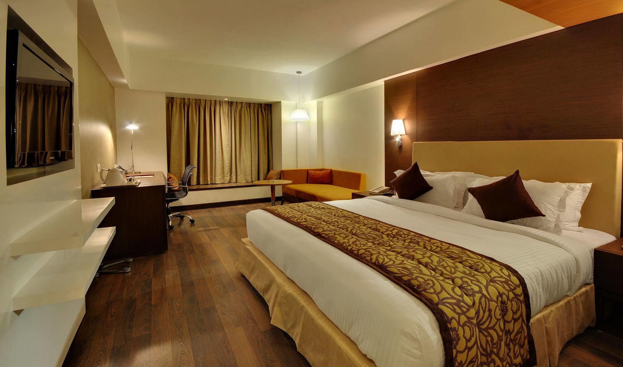 Hotel Platinum Райкот Екстериор снимка