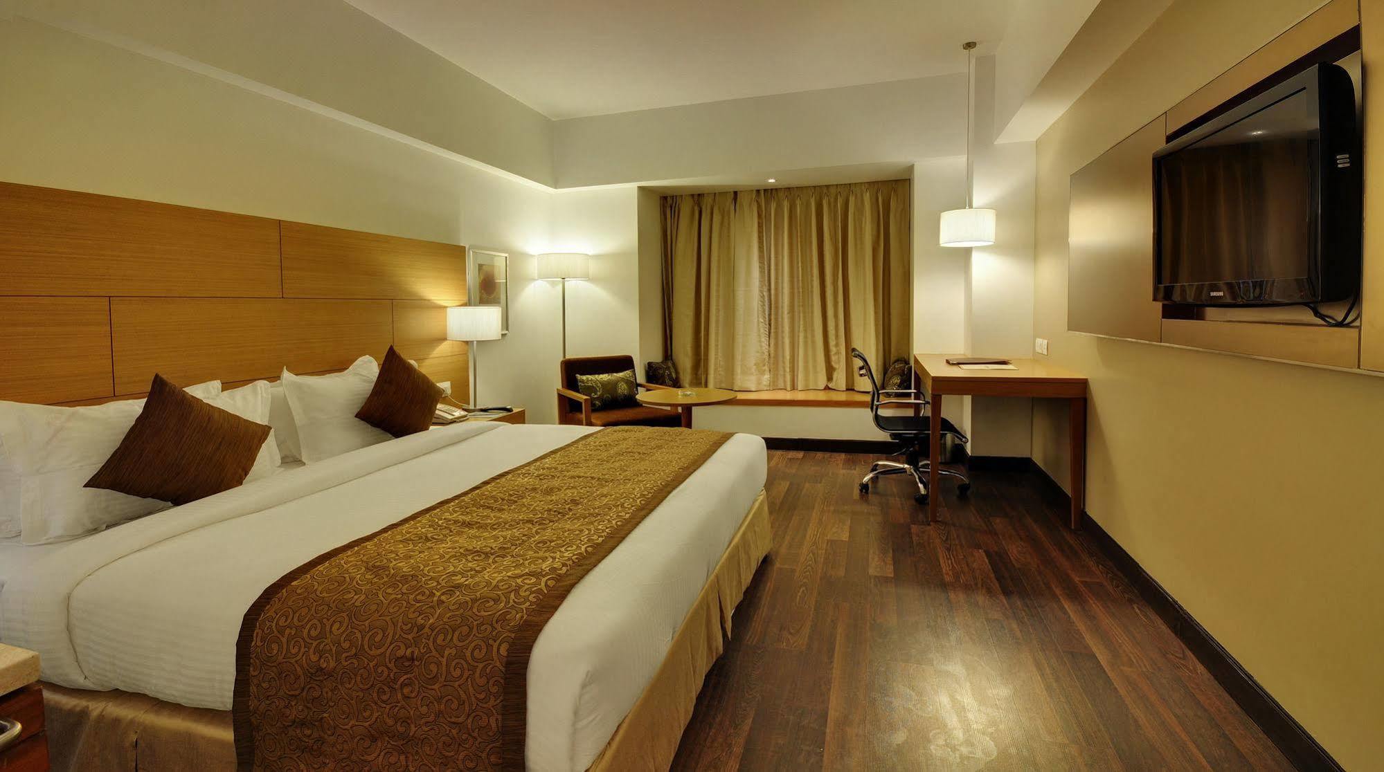 Hotel Platinum Райкот Екстериор снимка