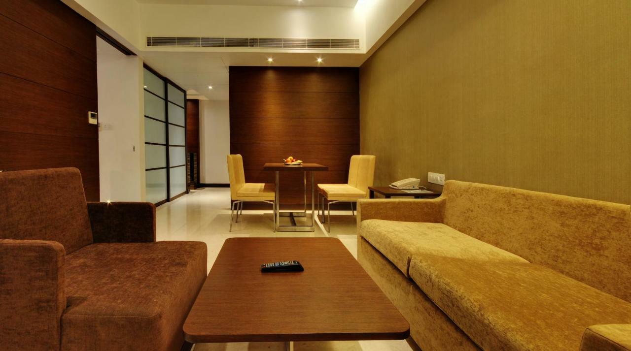 Hotel Platinum Райкот Екстериор снимка